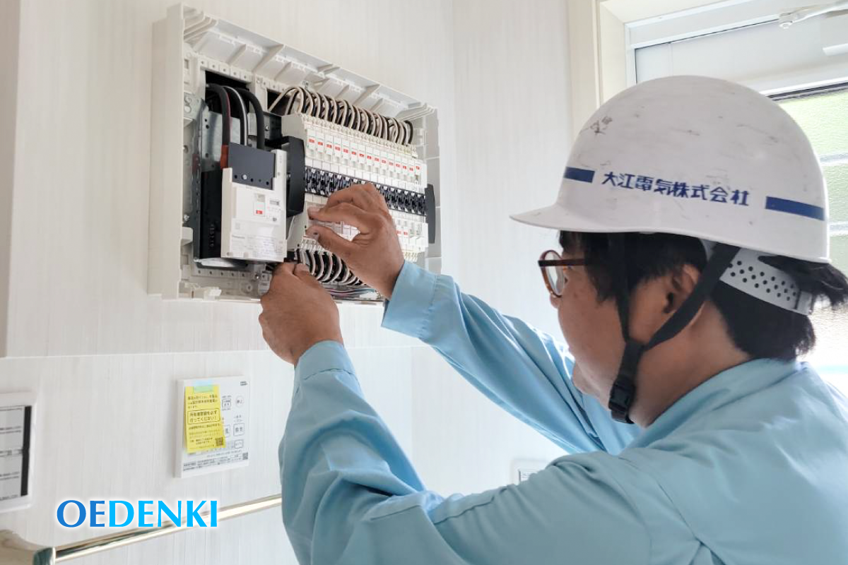 分電盤工事の様子